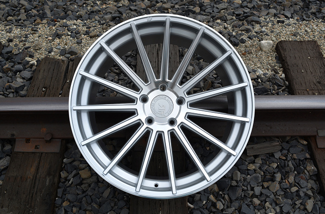 картинка Новые диски RoadForce RF15 R20 5X112 ET35 J10 серебро магазин  StreetTuning 
