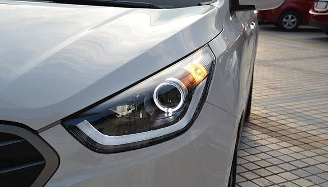 картинка Передние фары для Hyundai IX35 (Tucson) 2010-2015 магазин  StreetTuning 